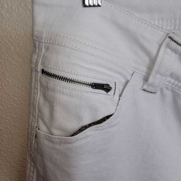 Cabi White Zipper Pockets Bootcut Denim Jeans size 6 - Picture 2 of 7
